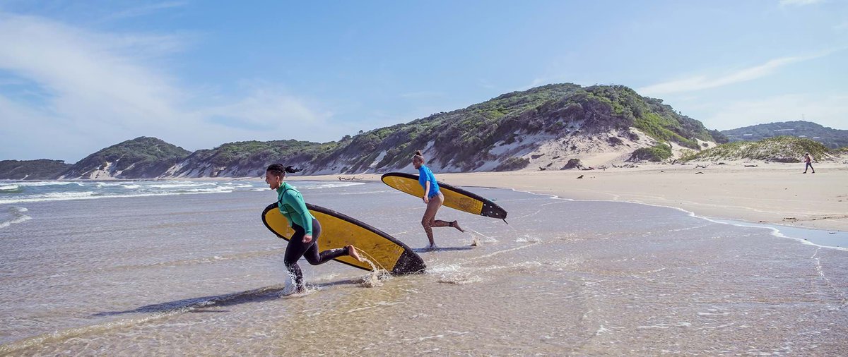 southafricauk's tweet photo. Oh I do like to be beside the seaside! 🌴

With summer just around the corner, plan your beach-hopping, with a trip to one of South Africa's 'Blue Flag beaches'. Here's our guide to the top beaches across the country: https://t.co/fR84uRp0zC #MeetSouthAfrica https://t.co/rnXu8wZlbw