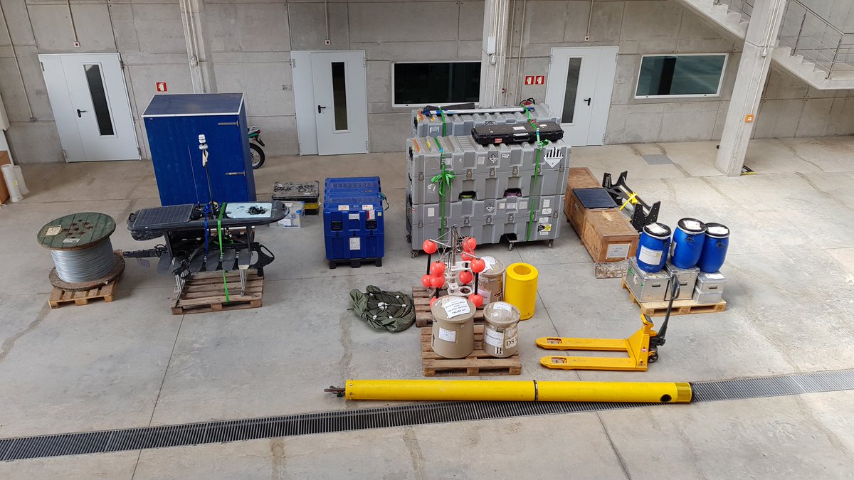 Getting things ready at the @OSCM for transport to R/V Meteor who arrived in Mindelo this morning. All eager to set sail and do our ambitious #MOSESeddyhunt project...