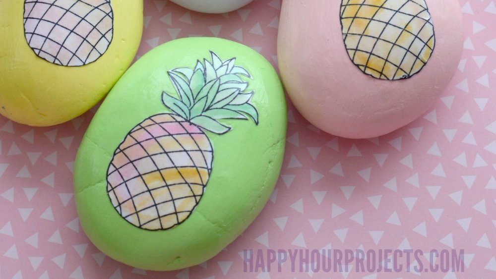 HappyHrProjects's tweet image. If it&apos;s blah and gray where you are, add some color to your afternoon with this easy DIY decoupage project, Pineapple painted rocks! happyhourprojects.com/pineapple-deco…