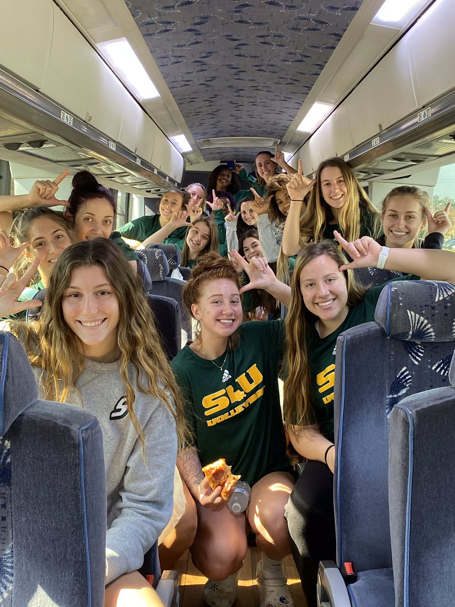 On the road to Conway!! Wish us luck at the Conference Tournament! #LionUp #Volleyball #Southland
 💚💛🦁🏐