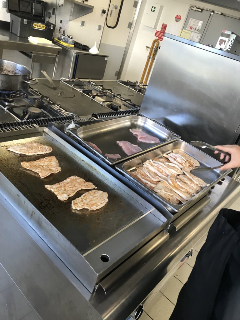 Sand0831's tweet photo. Tp cuisine 1 CAP APR #technique #cuisine #compétence #accompagnement #numerique #application @helpicto #aide #reussir #Ulis #inclusion  #adaptation «Qui peut le plus peu le moins» #leursourire #parigagné @cardie_tlse @AnthTheBarrel @delaunay_benoit https://t.co/r8FfkHKnA5