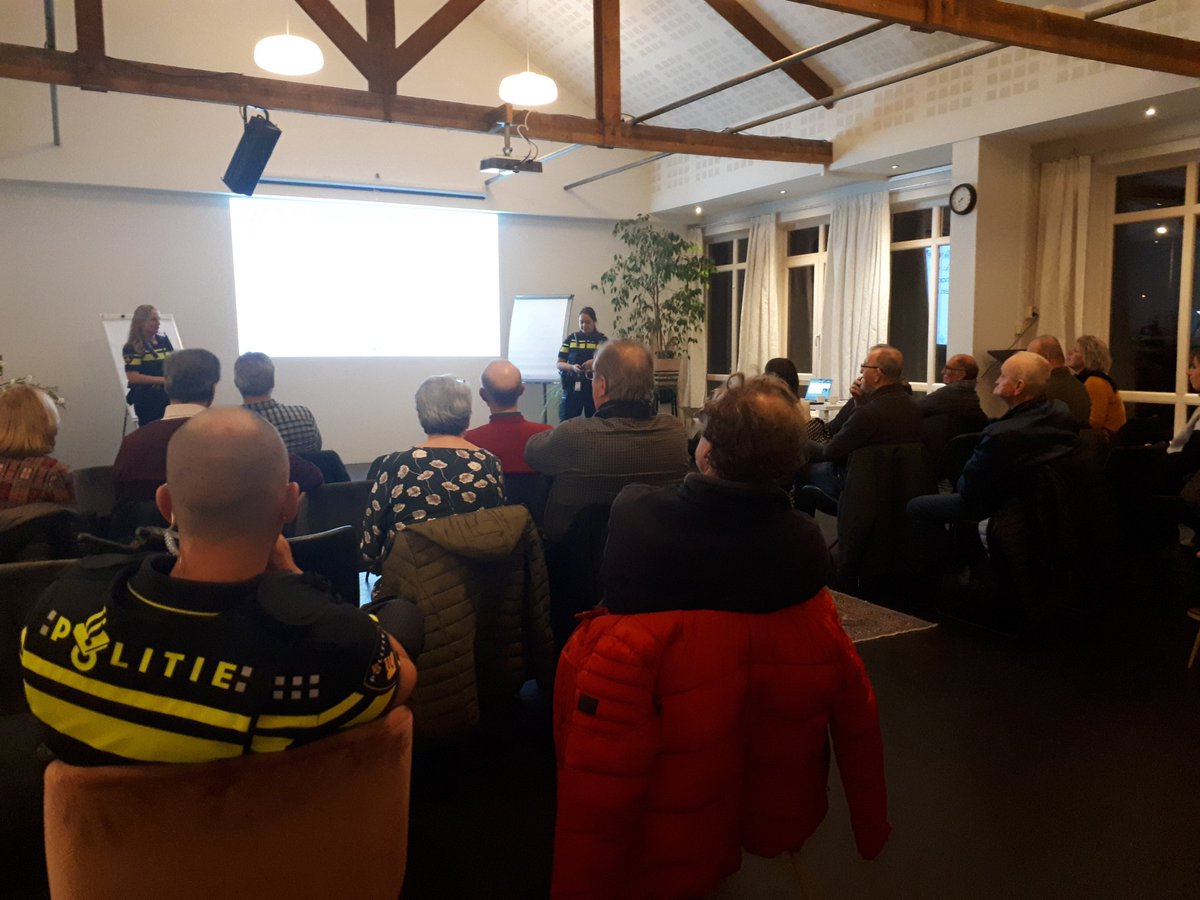 Vanavond zijn we samen met Politieteam Weerijs in Princenhage om bewoners voor te lichten over de toegenomen auto-inbraken in de buurt. 

We bespreken de stand van zaken, inbraakmethoden en hoe we het probleem gezamenlijk met bewoners aanvliegen tijdens de donkere dagen.