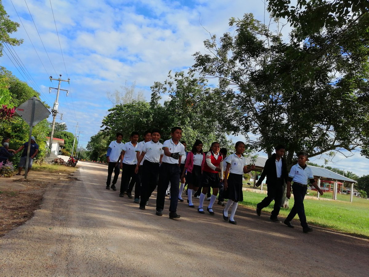 isaac_alvarad's tweet photo. #Desfile conmemorando la #RevolucionMexicana #Caanlumil #Bacalar #interniveles #preescolar #primaria #Telesecundaria https://t.co/xXwJmHGoef https://t.co/5noxvSSze0