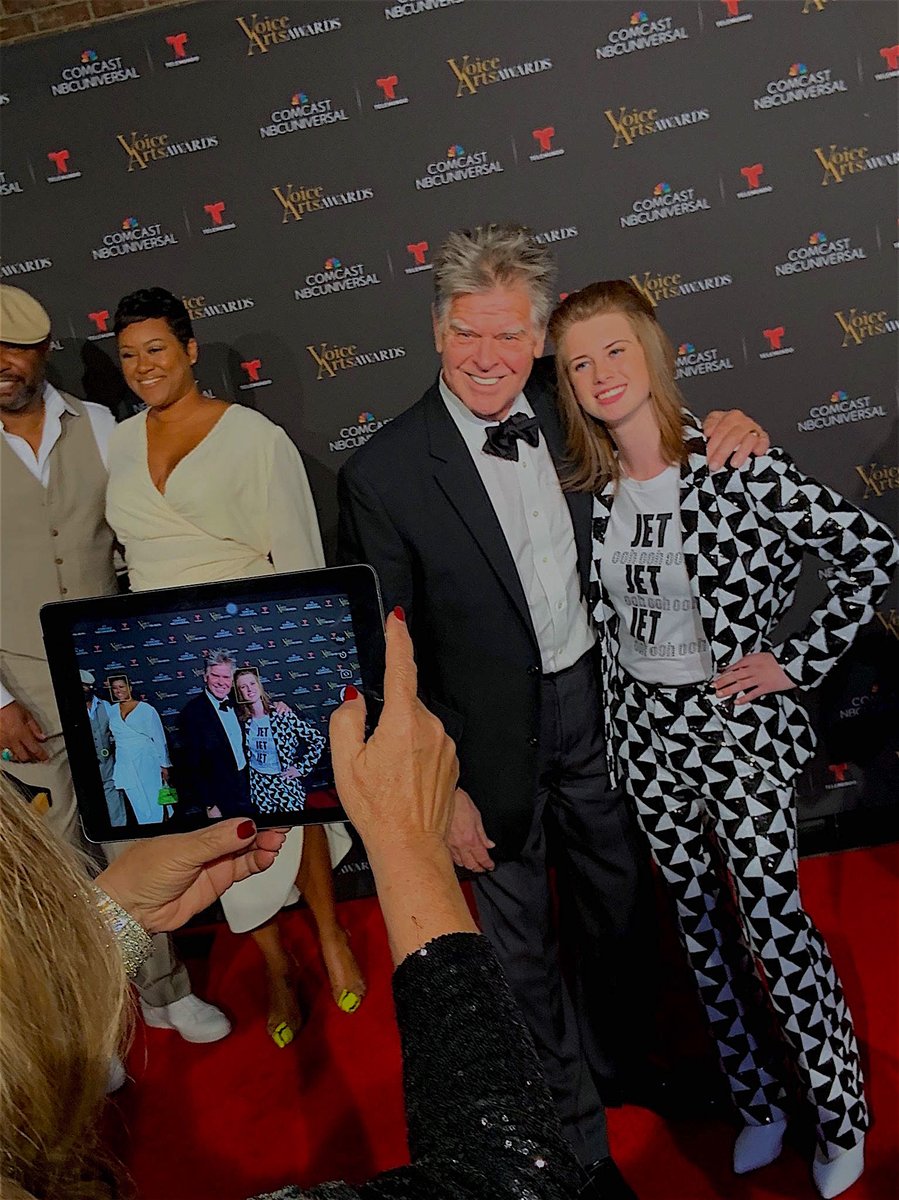 WalkerFitzFilm's tweet photo. OTRC #ontheredcarpet @SovasVoice JET @WalkerFitzFilm @PFraleyteaches @rgaskins1 @GlowGirlsVO @Joanthevoice @VoiceArtsAward 2019 https://t.co/4XJypNuPIe