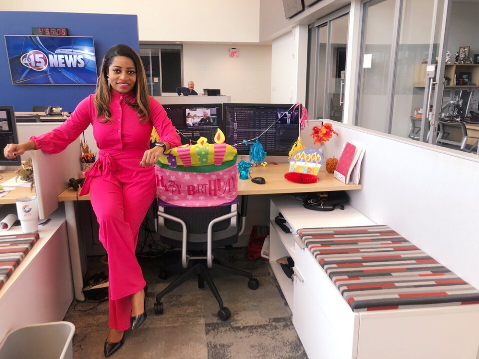 Brittney_TV's tweet photo. I walked into work to see a decorated desk, and it absolutely made my day!💕 I get to work with such sweet and thoughtful people every day! Such a blessing. 🥰 #25yearsyoung 🎈 https://t.co/RTi3vCZMBa