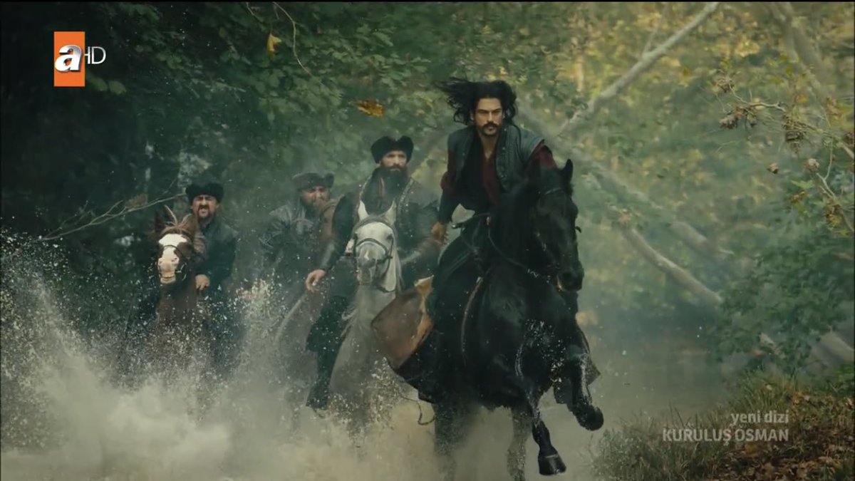 vickivegaaa's tweet photo. Adam atı sürmüyor resmen at oluyor bu sahnelerde yaaa bu ne muhteşem görüntüüüü 😍gözlerimi alamadım #BurakÖzçivit #KuruluşOsman https://t.co/hZShbDpp6q