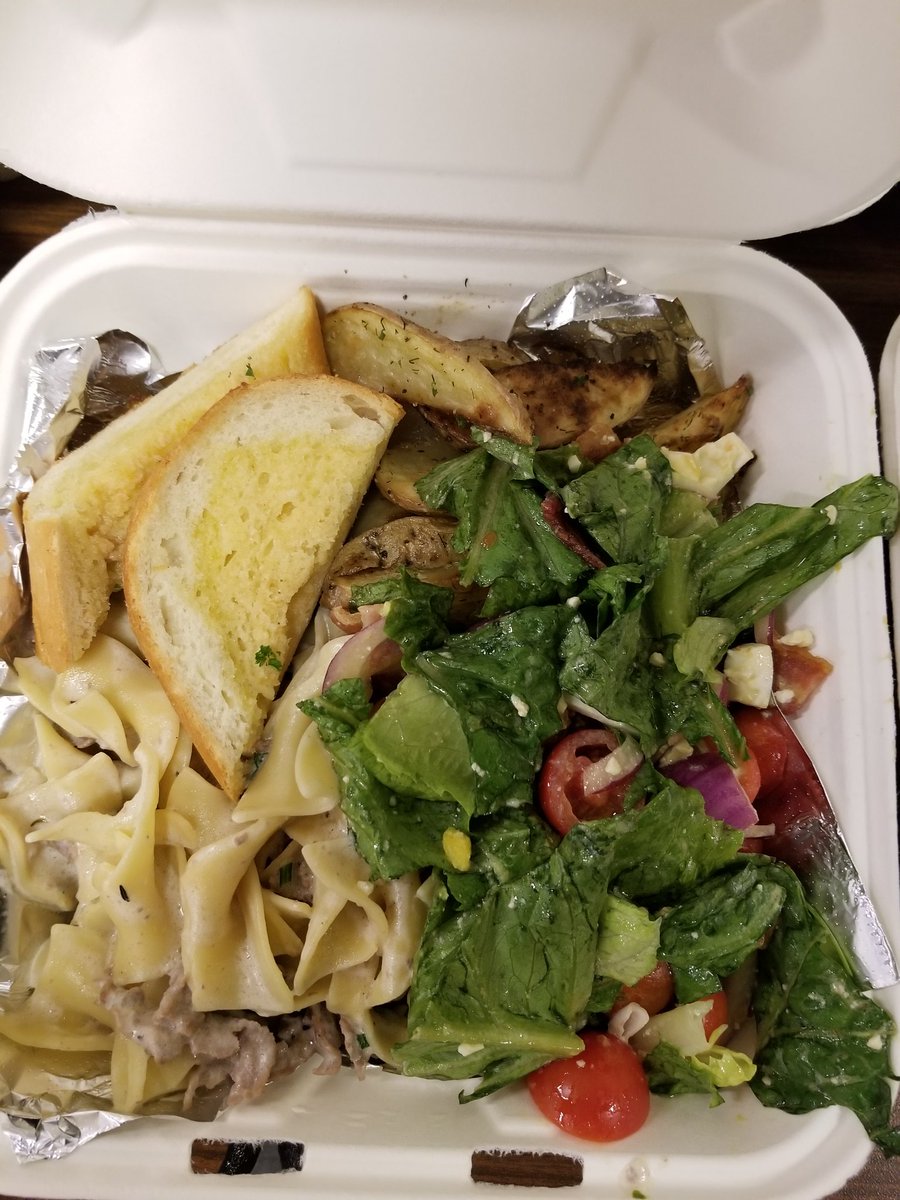 TimDiLeoRD's tweet photo. The post practice meal is critical for recovery! Even a meal 3 days out can make an impact on Saturdays. Our Fueling Station staff making sure guys get to class refueled and hydrated! ๐ช๐ง #Relentless #buildyourARMOR #recovery https://t.co/0pZ4l0yqjd