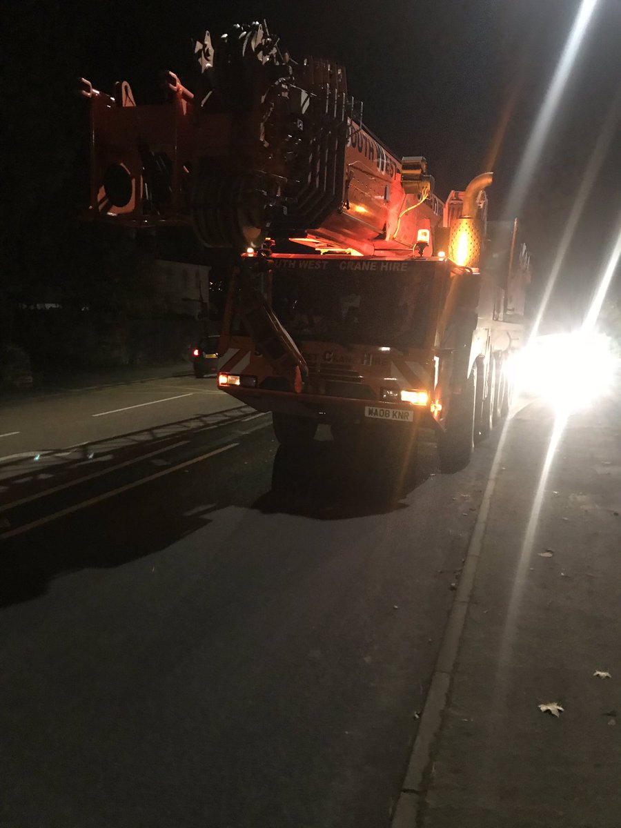 Broken down Crane by the police station in totnes, avoid the area as it’s partly blocking the junction. #totnes #traffic #devonhour <a href="/BBCDevon/">BBC Devon</a>