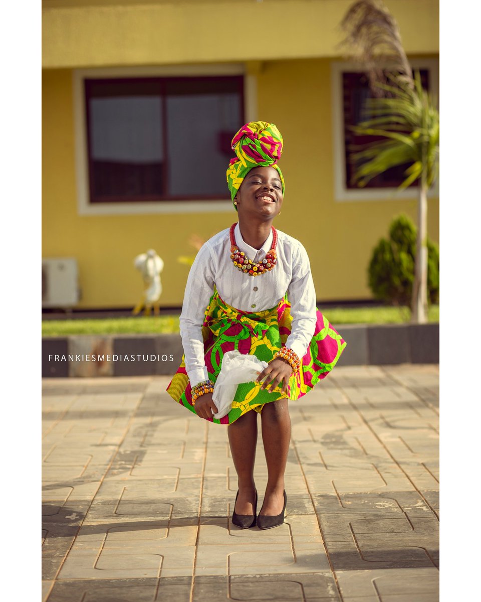 I'm a proud Ghanaian because I was born and raised in Ghana🇬🇭
#Africaisborninme #switchandwearghana #tryghana #tasteghana #SUCCESS
Wardrobe #glowcitywearandsaloon
Camera #laceupinternational