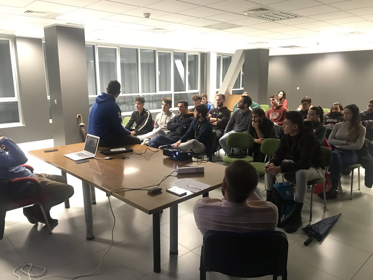 Segunda parte de la reunión que realizó <a href="/Jorge8RP/">Jorge Rodríguez</a> el pasado miércoles. 

Hoy, <a href="/pabloarb/">pablo garcia sanchez</a> finalizara la charla sobre:

-  Situaciones especiales

#tambiénentrenamos