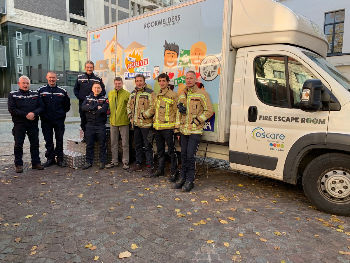 BrandveiligKot's tweet photo. Vandaag stonden we met ons voorlichtingsvoertuig Van Vlam samen met Fire Safety Truck van @vzwOscare en de collega's van @BWZoneRand op #ISES2019 in @Stad_Antwerpen. Samen @LFBrandveilig. #LeefBrandveilig https://t.co/NIRrXBoHJy