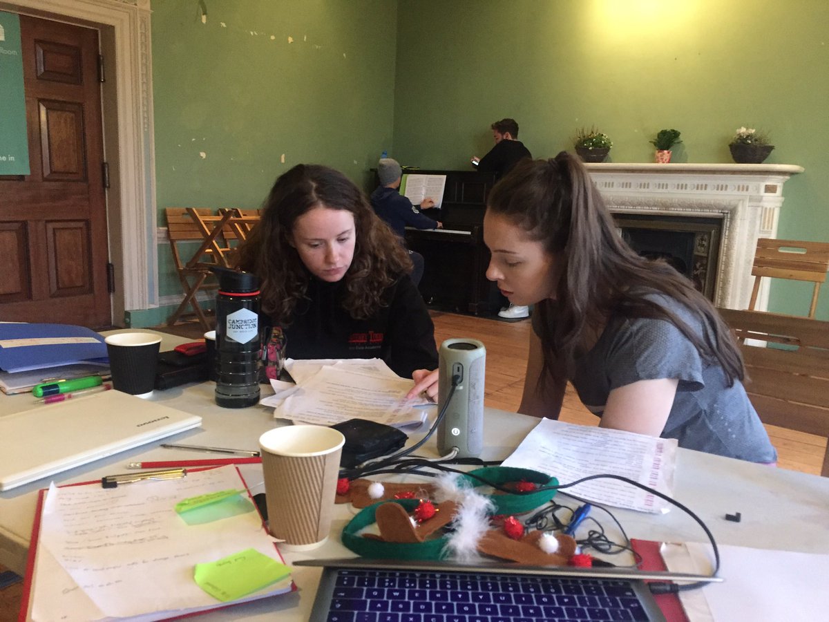 These cheeky elves are learning how to make shoes for #Santa <a href="/SantasElvesShow/">SantasElvesShow</a> <a href="/SamBradshawPro1/">SamBradshawProductions</a> <a href="/Theatrepaignton/">Palace Theatre Paignton</a> @PantomimeSongs @mrianbillings <a href="/FairfieldHalls/">Fairfield Halls Fan</a> @HallCobham #Rehearsals