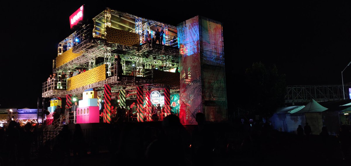 totalshow's tweet photo. Montaje de edificios temporales en Corona Capital 2019 https://t.co/bFFNPVcIlB