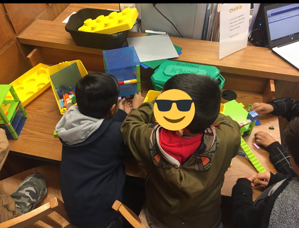 vusdlibraries's tweet photo. A minimum day at Highland meant maximum fun in their library this afternoon! #VisaliaUSD #vusdlibraries #highlandhuskypower @mrsperedo https://t.co/0scWhSPN6P
