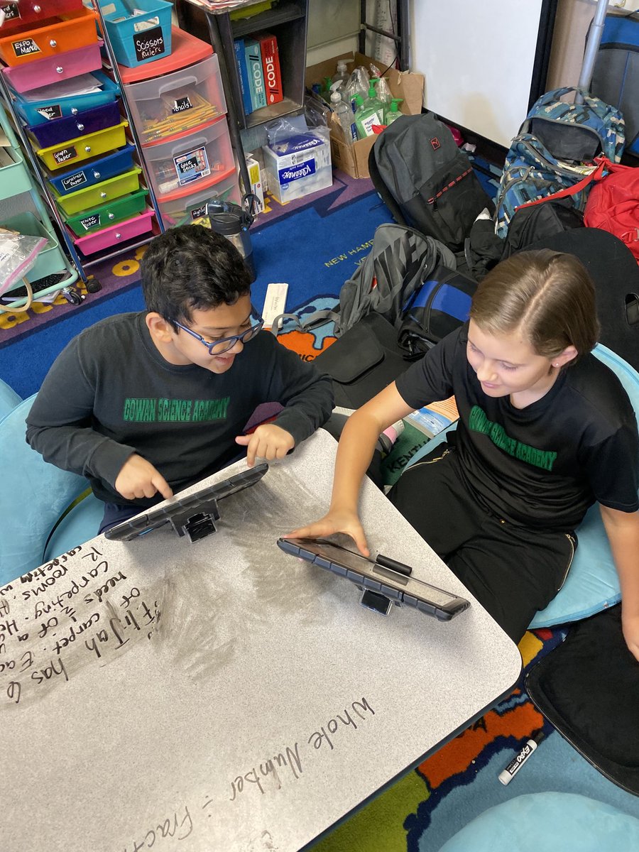 ⁦<a href="/GSA5thGrGators/">GSA5thGradeGators</a>⁩ used #Keynote animation skills to show division w/ fraction skills. They worked w/ 2nd grade buddies to animate #ThankfulTurkey slide. Having ⁦<a href="/JennyKaste/">Jennifer Kaste</a> share this activity through⁩ <a href="/AppleEDU/">Apple Education</a>⁩ #classwork, made these activities run smoothly.