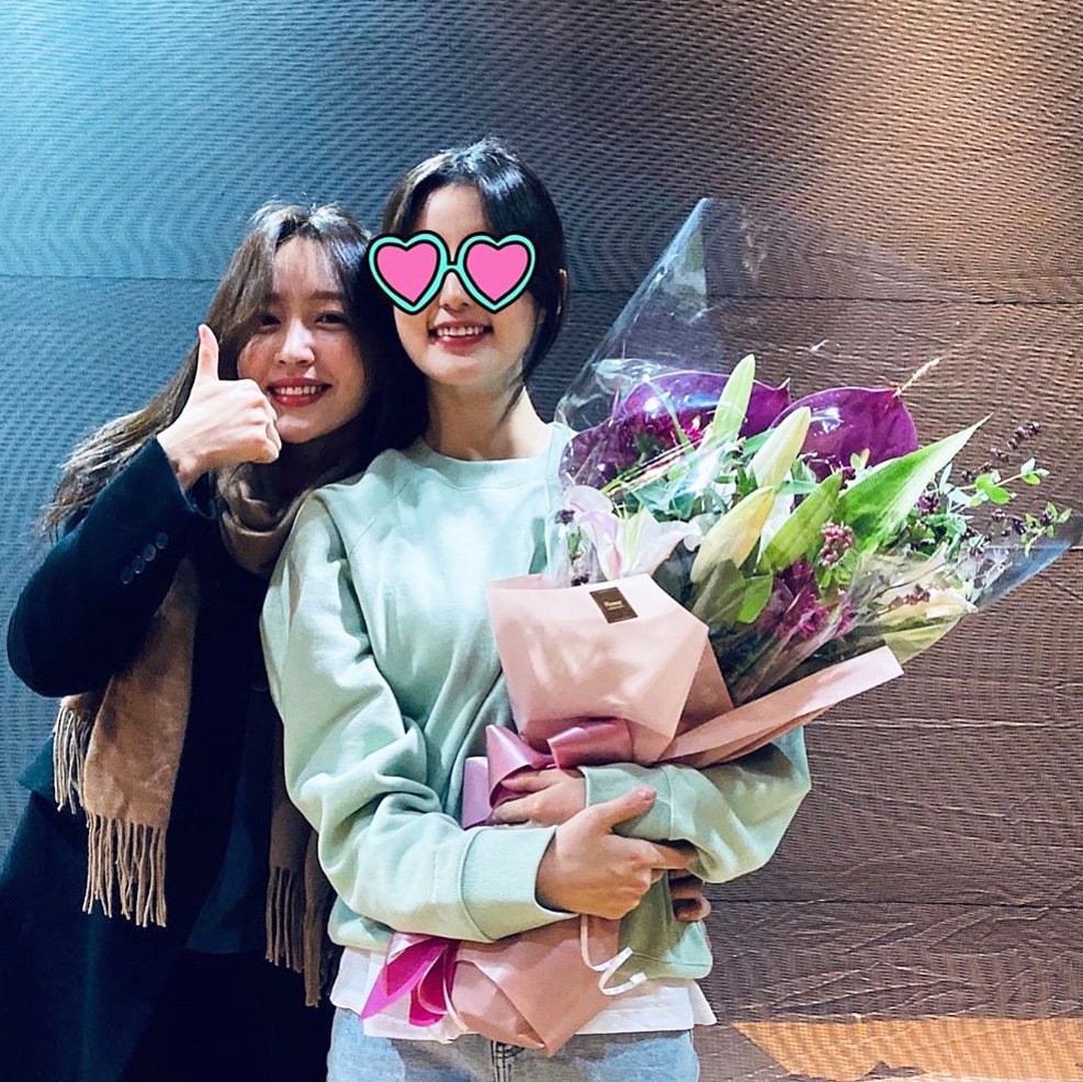 HANI_sdhmotion's tweet photo. Great supporters ! Actress Hajung Fighting both of you!! 💪😘❤👍✌
2019.11.21
__
#하니  #HANI #안희연 #ハニ #ahnheeyeon #exid #hajung #almostmaine # 💋 #😘 #xoxo💋
#hani_mymuse #beautiful #gorgeous #sexy #charming  #goddess 
#jeonghwa @jeonghwa_0508 #exceedindreaming https://t.co/WjGyrMh1Ol