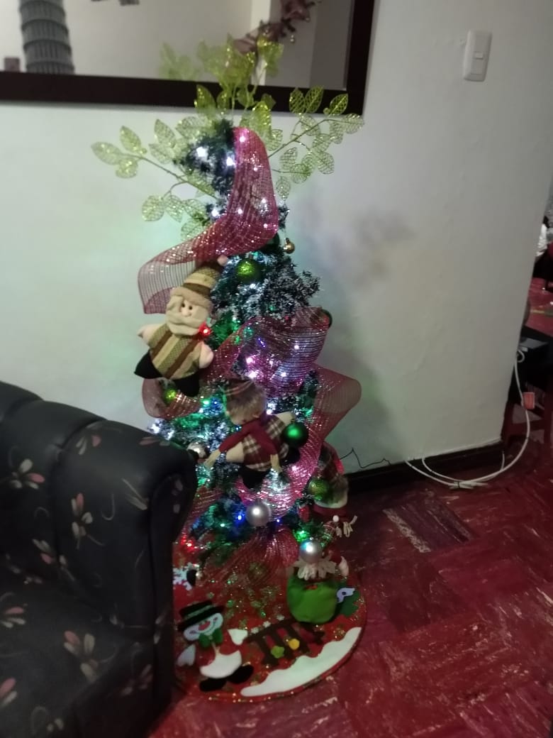 glsdysoneora's tweet photo. La Navidad donde mi nieto https://t.co/95w3FK4QXp