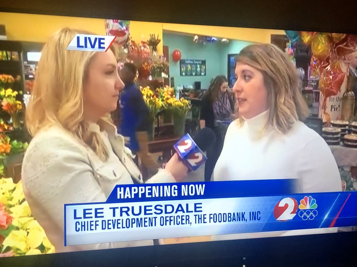ScottSliver's tweet photo. Always great to see Lee Truesdale of the #Dayton @thefoodbankinc @FoodDayton alongside @WDTN’s @JuliaPalazzoTV at @kroger promoting their Food for Friends campaign. Some of that food will find its way to @Hope4Dayton! https://t.co/vWdATqKcT8