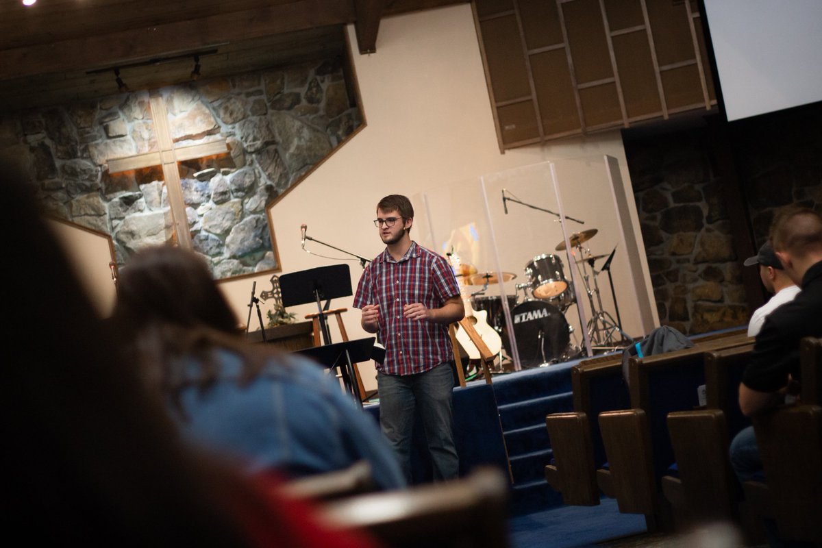 cccktigers's tweet photo. What a privilege to hear our own Student Body Chaplain and Senior, Wyatt Davis preach in Chapel this morning. He spoke on Psalm 95 and challenged all to worship while they wait! #chapel #madealive #worship #ccck https://t.co/QMOy09osBN