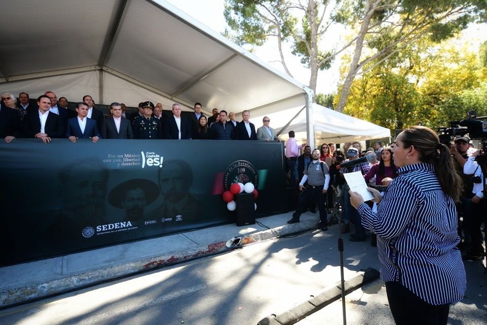 VQueens_Oficial's tweet photo. Desfile Cívico-Deportivo conmemorativo del 109 Aniversario de nuestra #RevoluciónMexicana 🇲🇽 #20DeNoviembre
#VQueens #OrgulloCoahuilense 🏈 
#Saltillo #FuerteCoahuilaEs https://t.co/x1IYn50j11