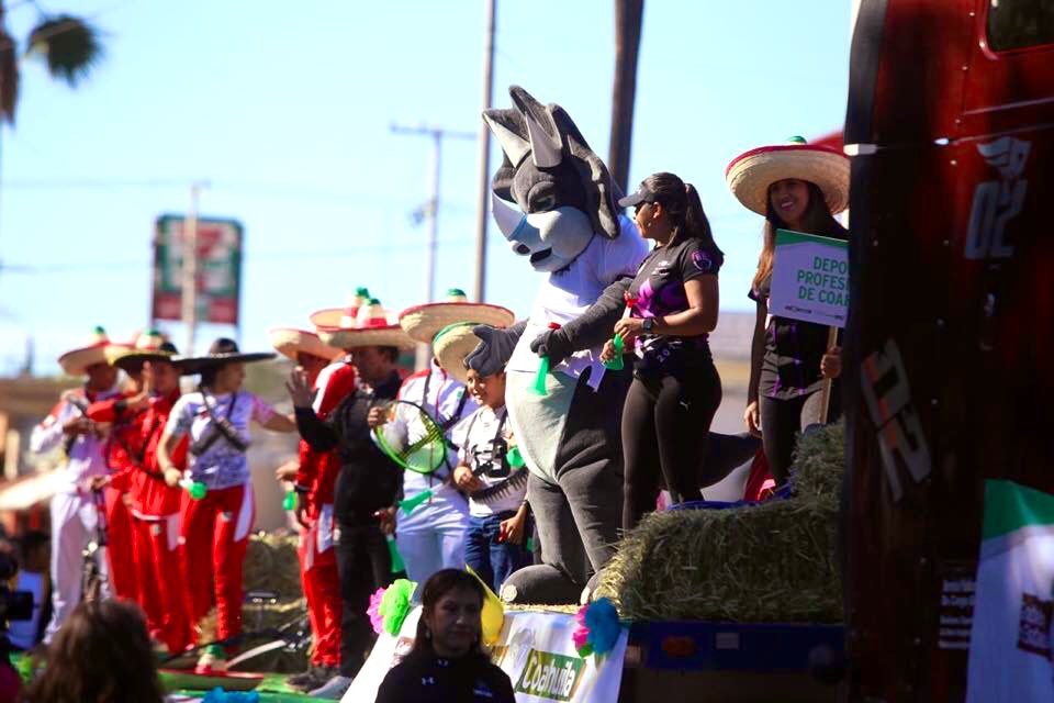 VQueens_Oficial's tweet photo. Desfile Cívico-Deportivo conmemorativo del 109 Aniversario de nuestra #RevoluciónMexicana 🇲🇽 #20DeNoviembre
#VQueens #OrgulloCoahuilense 🏈 
#Saltillo #FuerteCoahuilaEs https://t.co/x1IYn50j11