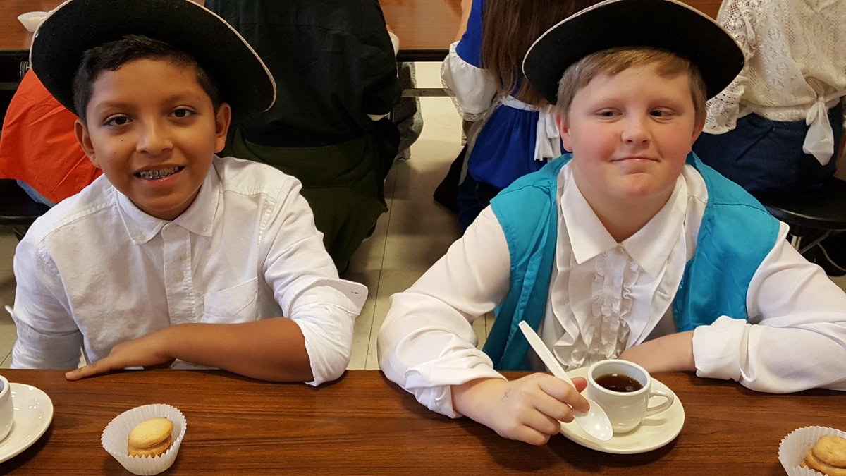 silas_irma's tweet photo. Patriots' Day was a huge success, thanks to Students, 5th Grade Teachers, Ms. Herbert, Ms. Cozine, Ms. Corkern, Parents and Volunteers.  It took so many to make this a fun day!!@pfefifth @SIP_PFE https://t.co/vHOkwM9Dab