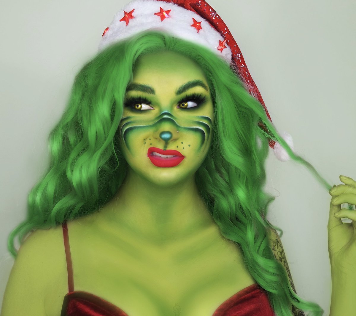 Solatice_'s tweet photo. Hate hate hate, hate hate hate,
double hate, LOOOOATHE entirely! 🎄
Are you a Grinch, or do you love Christmas?
-
Inspired by @illumin_artymua 
-
Products used:
@mehronmakeup paradise palette
@ABHcosmetics @norvina1 Norvina vol.2 palette
@MeltCosmetics bellastona liquid lipstick https://t.co/v1A2K2wyp6