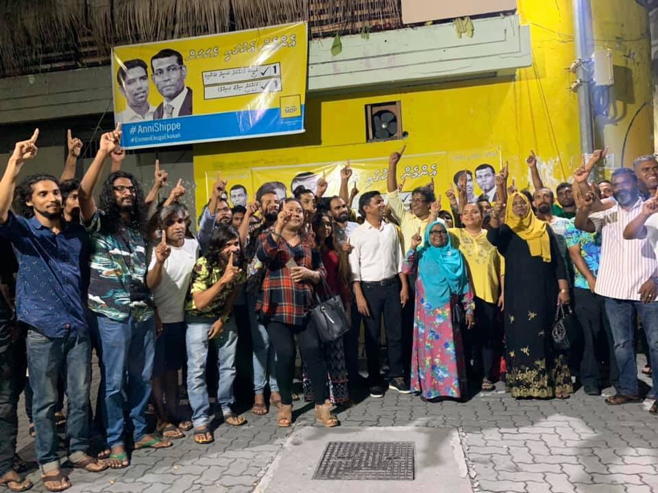 AliZidhna's tweet photo. @MahchangoalhiO
MDP ge raees kamah @MohamedNasheed & naiburaees kamah @mdpshippe
#MDPLeadershipElections2019
#VoteAnni 1οΈβ£βοΈ
#Voteshippe 1οΈβ£βοΈ
#inshaallahShippe 1οΈβ£βοΈ
#AnniShippe2019 π
#ShippeForVP π
#DhenvesAnniShippe βοΈ
#DPLeadershipElections19 β https://t.co/N05INqR7Rk