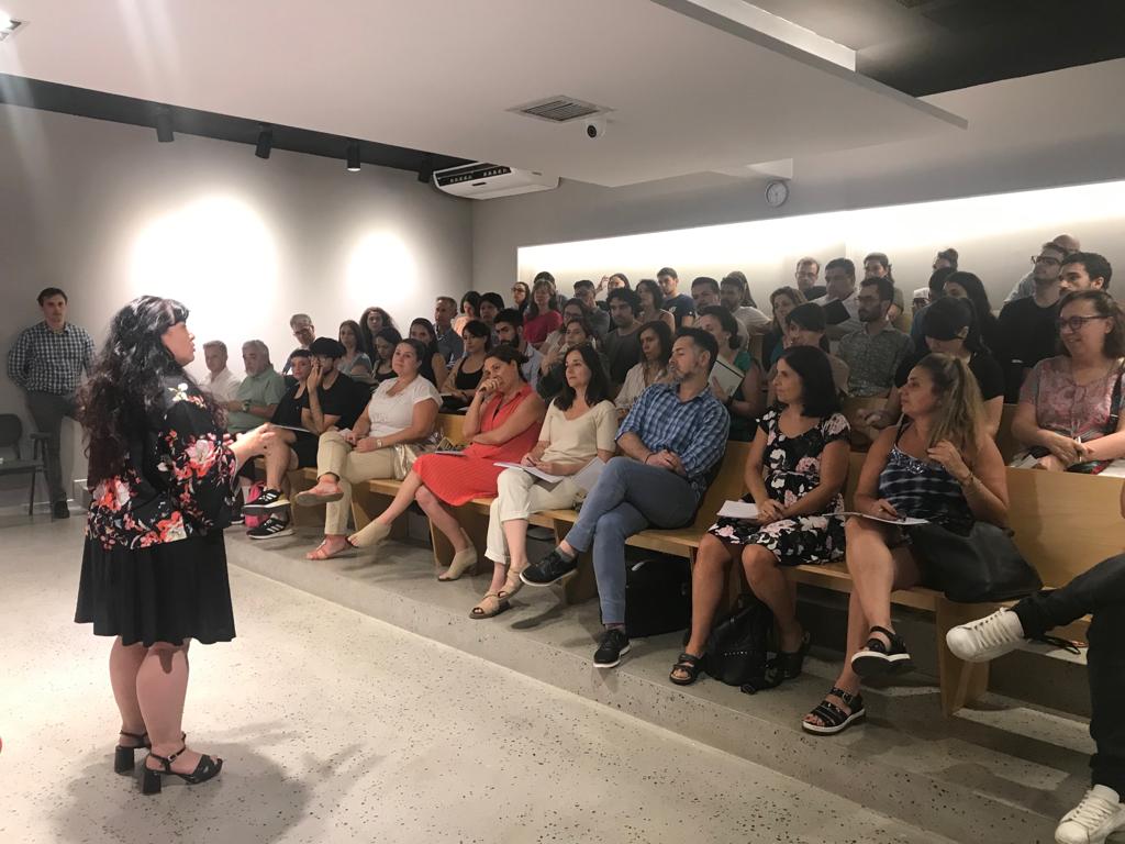 invest_BA's tweet photo. Más de 60 empresas se presentaron a la capacitación organizada junto a @iueseade y @ceciuy para fortalecer su marca personal en LinkedIn y así llevar sus servicios de #BAalMundo. ¡Desde investBA creemos en la capacidad exportadora del talento local! 💪 https://t.co/EUYptFYHBI