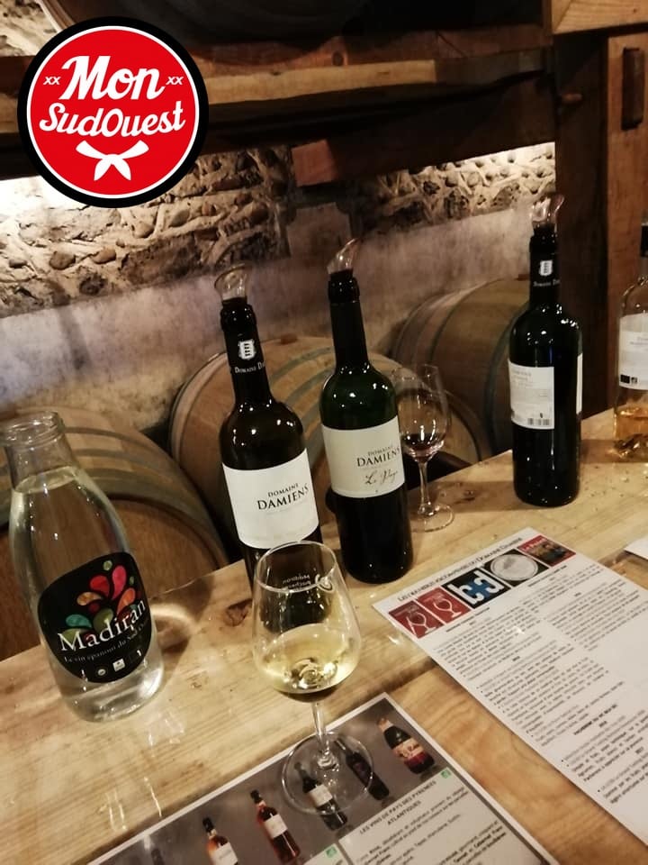 Monsudouest's tweet photo. Retour sur une très bonne journée au #domainedamiens  pour leurs #portesouvertes 

#monsudouest #madiran #vin #bio #chai #vigneron #aydie #wine #degustation #bearn  #vigne #passionvin #oenologie  #vicbilh #Taheity #pacherenc https://t.co/TB1WfyVpyu