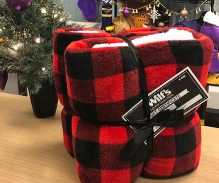 LaurierOneCard's tweet photo. the snuggle is real...
#WilfsWinningWednesday @WilfsPub
U in? RT = I know the drill
Un gagnant, 2prix 
#madaboutplaid #spindippin'
Good luck, eh! https://t.co/T4y4ZENMlo
