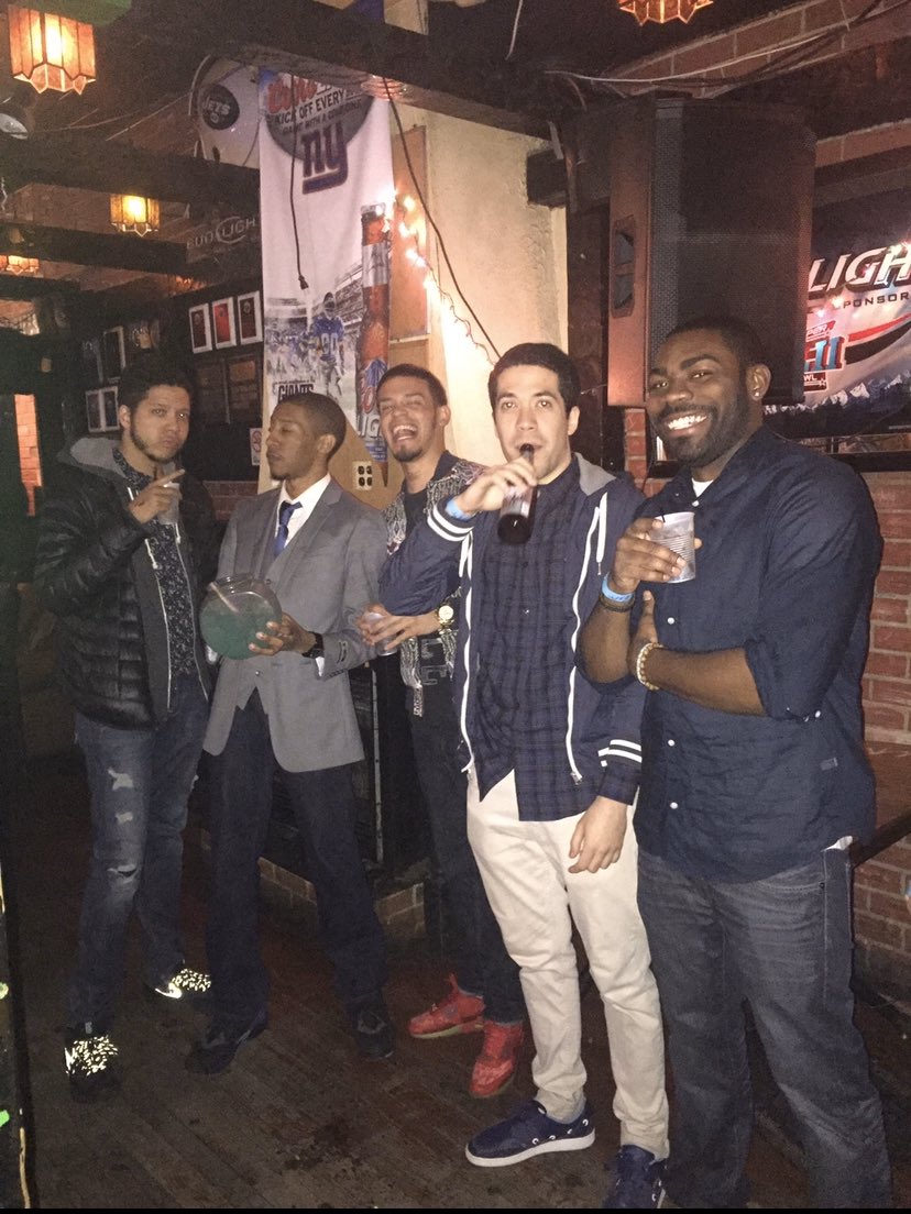 Just rolled pass <a href="/TraditionsBar/">TradsBar</a> for the first time in years 🙏🏾 I miss the antics! <a href="/T_D1zzle/">Terelle Bowens</a> <a href="/SpaceboundIz/">iz</a> #FishbowlKing