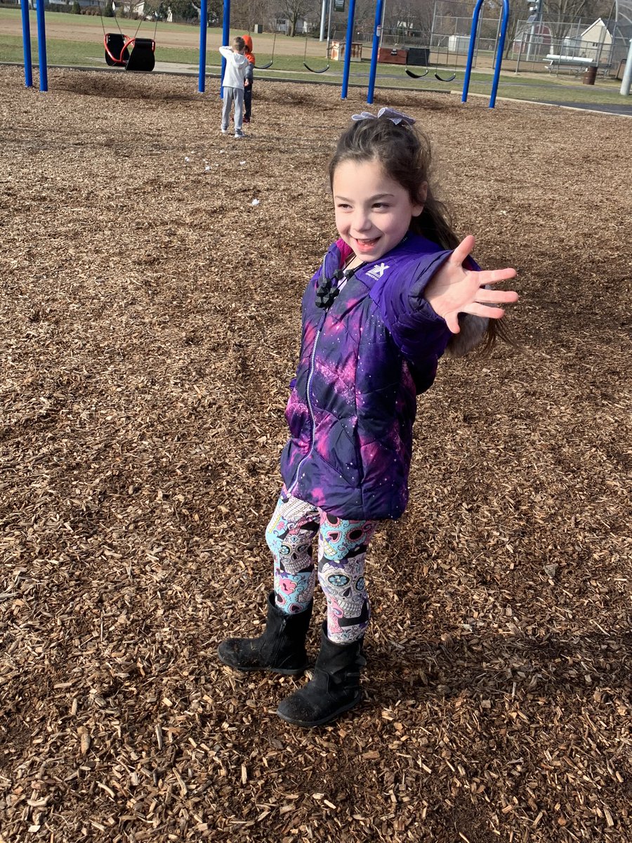MrsHess_sd54's tweet photo. After the cold weather weβve been having, we are very thankful for this 50 degree day that allowed us to take a nature walk and have extra recess to enjoy the fresh air. #halepackstrong #weare54 #fun15 https://t.co/idNmSJd7Vu