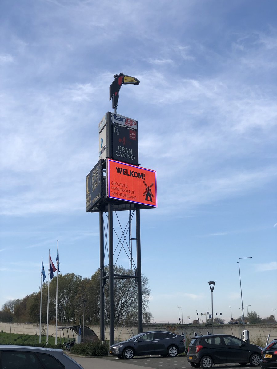 Thessa072's tweet photo. 🇳🇱 WAUW! Wat een feestweekend! @HotelTiel #eventmanagement #xxl #work #eventmanagers #teamNjoy @njoy_party #tiel #holland #topteam #partytime #styling #deco #eventpro https://t.co/8Ak9fOzmfA