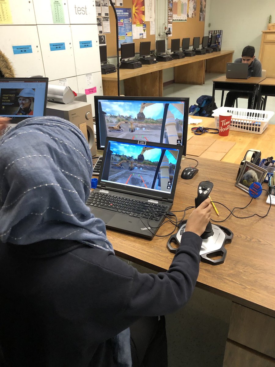 TechFmm's tweet image. Guest Speaker Nicole from the Ontario Construction Career Alliance talking time out to talk to the Technology Department students. @FMMtweets