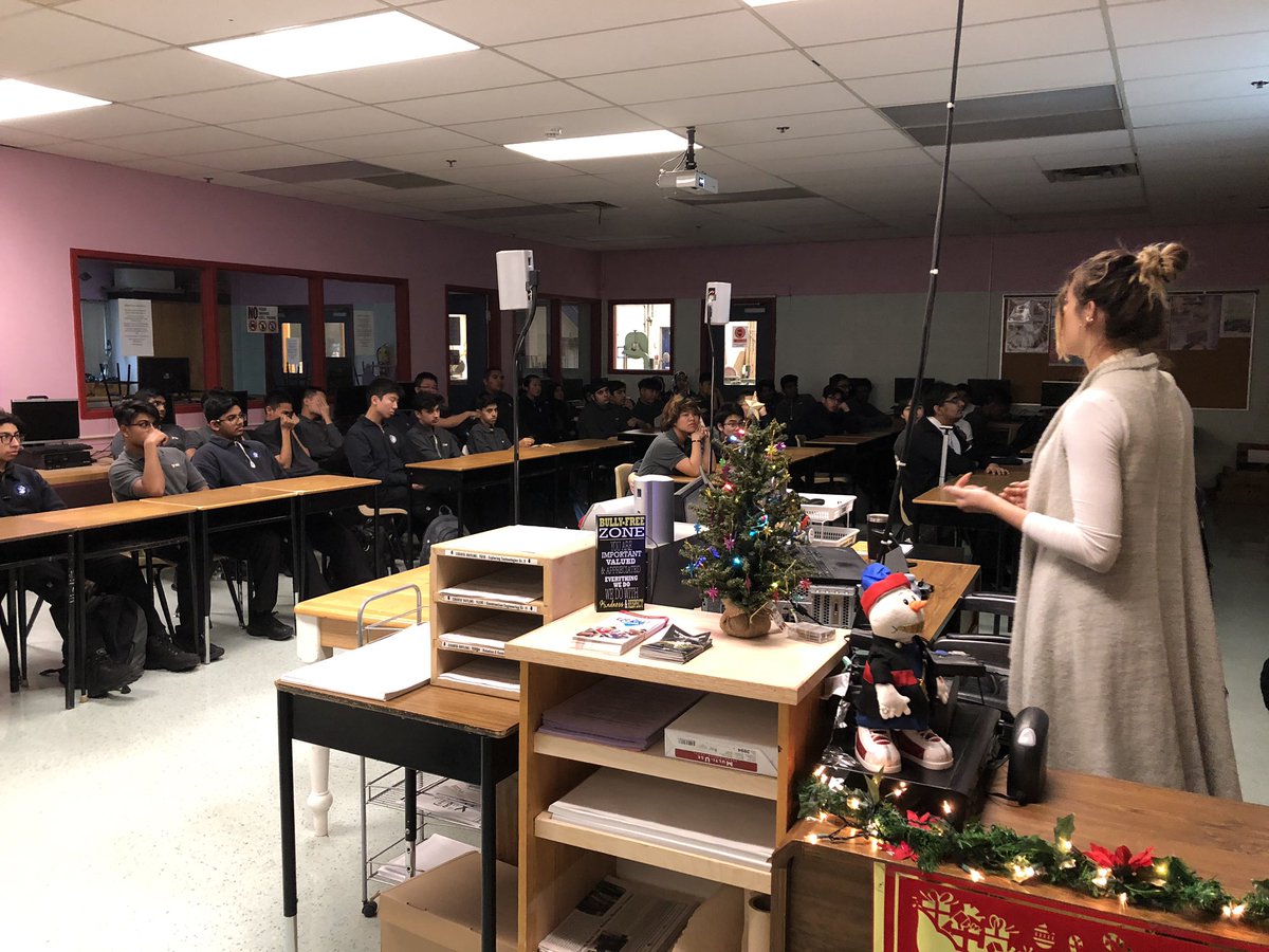 TechFmm's tweet image. Guest Speaker Nicole from the Ontario Construction Career Alliance talking time out to talk to the Technology Department students. @FMMtweets