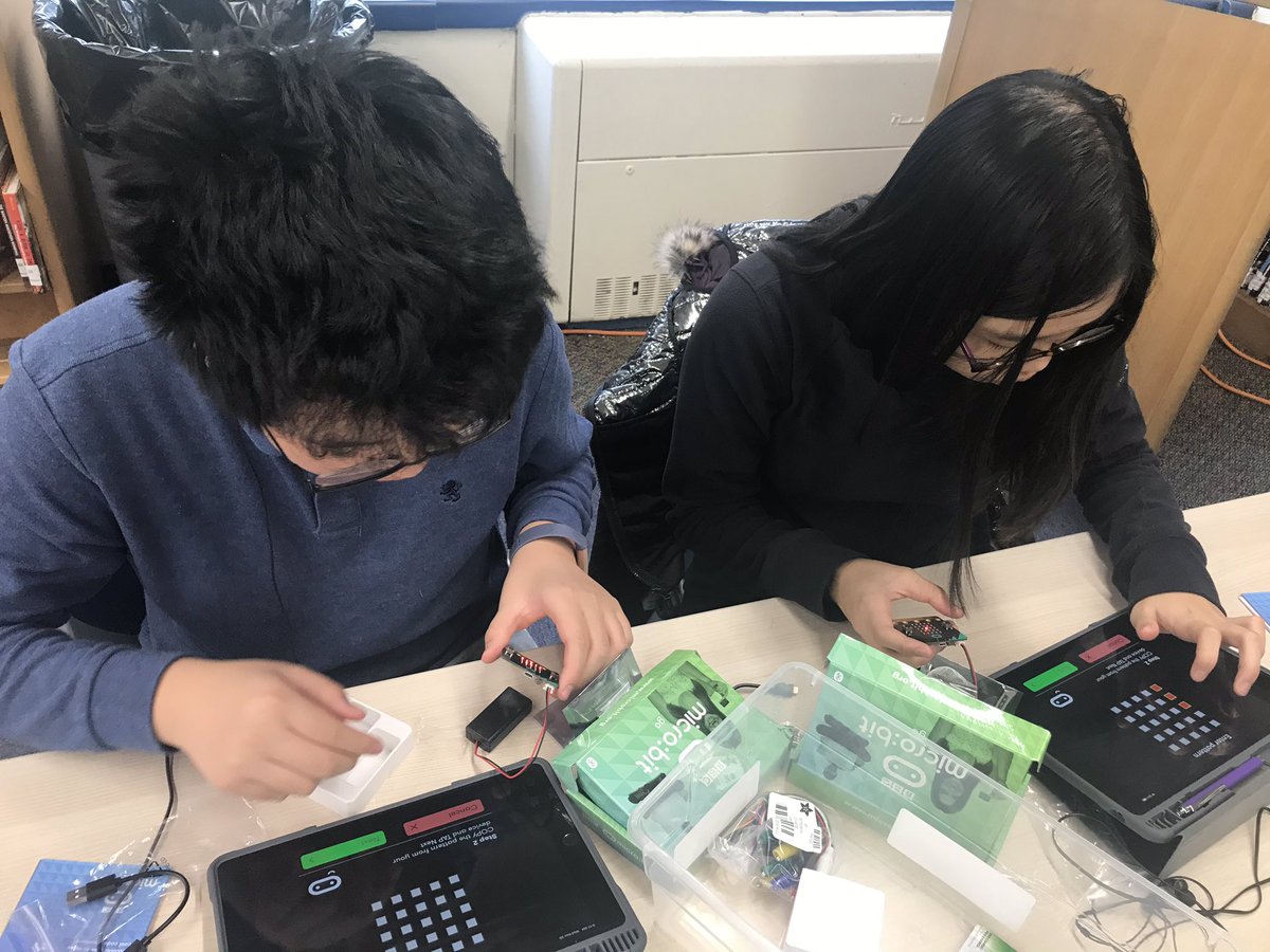 nhp_library's tweet photo. FUSE Day#2: 7th grade students exploring STEM with fun FUSE Challenges #FUSEmusicAmplifier #NHPlibraryStemStudio #NHPpride #FUSElaserDefender #FUSEfriendFinder https://t.co/3aFZakfyQq