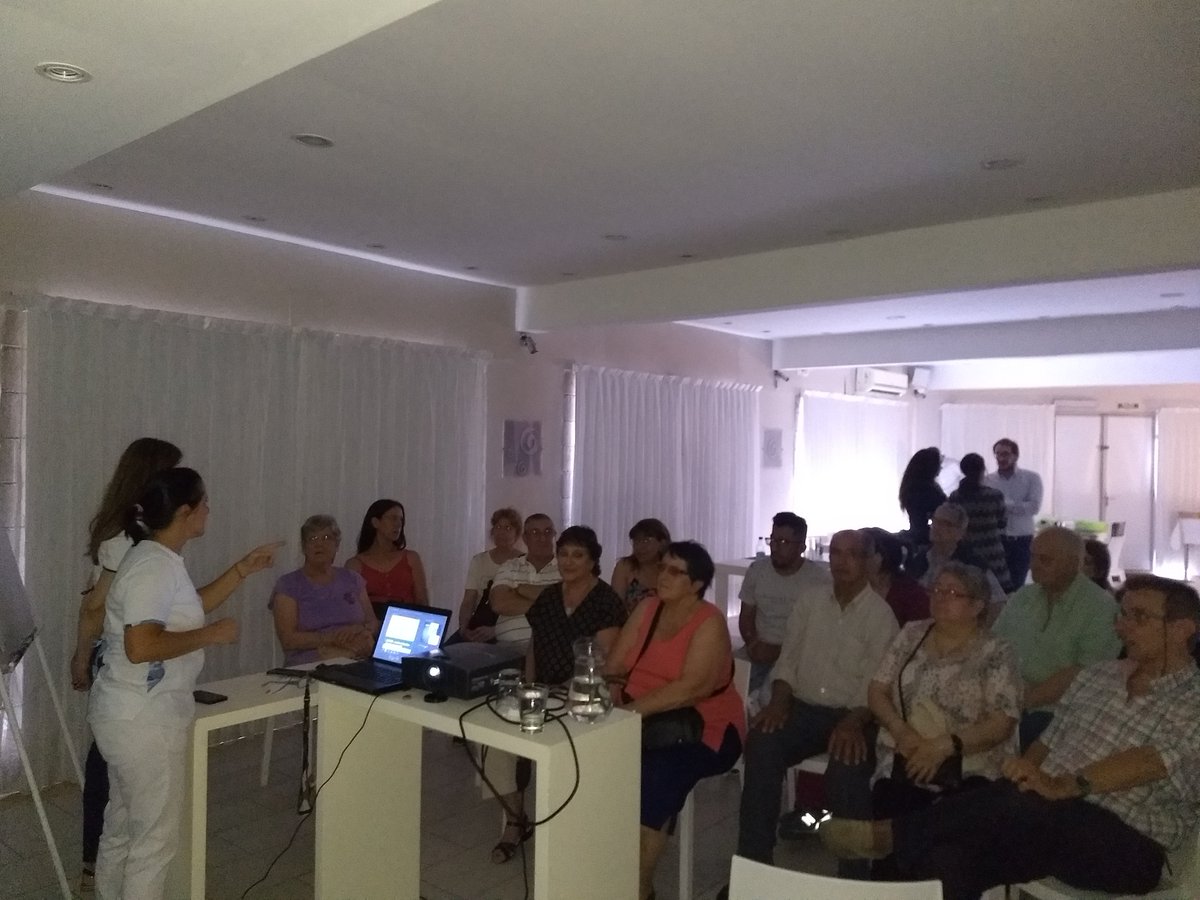 garro_manuela's tweet photo. #neumoguemes + charla sobre actividad física en la población y paciente con EPOC #A MOVERSE POR SALUD!!!! https://t.co/IvMLwx4AfJ