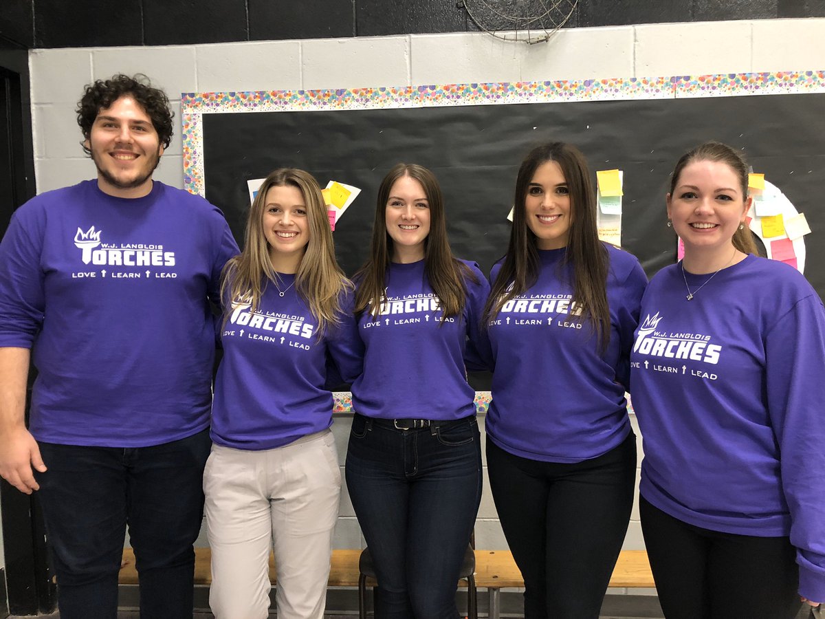 MissSarahJarvis's tweet photo. All the teacher candidates @WJLWECDSB celebrating our first LOVE LEARN LEAD Wednesday rocking our purple shirts! Go Torches! 🔥 @LEADUWindsor https://t.co/gM2iwqDFm5