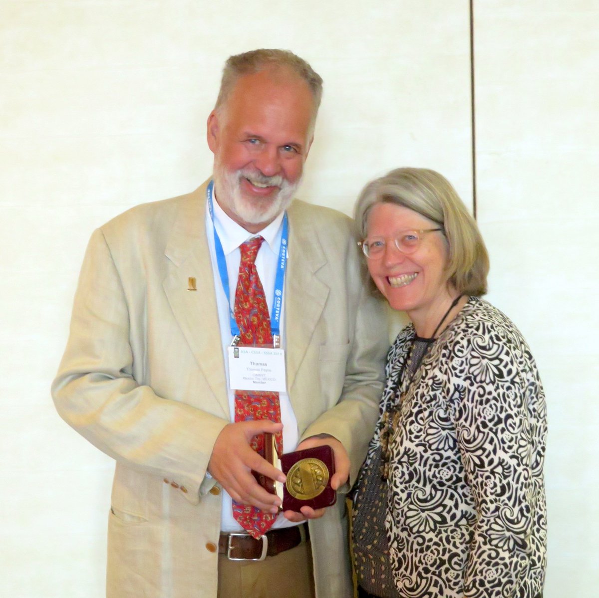 CIMMYT's tweet photo. Congratulations to Thomas Payne, Head of CIMMYT Wheat Germplasm Bank, who was awarded the Frank N. Meyer Medal for Plant Genetic Resources! https://t.co/HpGqsxeYHe

#ACSmtg #CGIARWheat #wheat @CGIAR @ASA_CSSA_SSSA https://t.co/HZl8owww9X