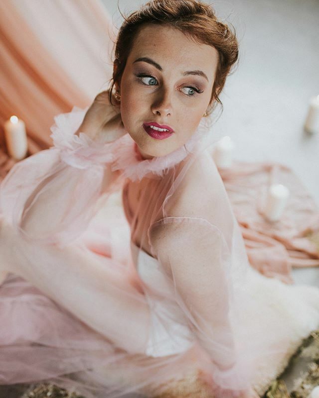 RocksaltPhoto's tweet photo. YESTERDAY // @thegiraffeshed with the most amazing team. 
Meeting and photographing this amazing babe was an honour, @sarahdransfield you are amazing - I hope you’ve managed to warm up, you absolute warrior!
.
.

Photography | @rocksaltphoto
Concept + Cake | @avantgardecakes… https://t.co/0fyCt6PEn4