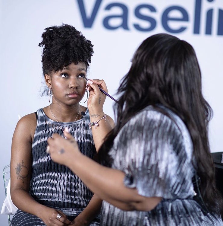 VaselineBrand's tweet photo. Vaseline Jelly has been a staple in many households. Learning from our moms the simple ways she would use jelly in her skincare routine led us to incorporate them in our own. What jelly beauty tip did your mom share with you? #ltym
#listentoyourmoms #jellylove https://t.co/TZDrPuKQVO