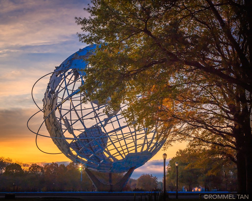 #Unisphere at #FlushingMeadows Corona Park #sunset #sunsetlovers #newyork #fallfoliage #fallfornyc  #fallinnyc #autumninnewyork #newyorkcity #autumnleaves  #nyc #nycgo
#streetsofnyc #nycparks #timeoutnewyork  @ThePhotoHour