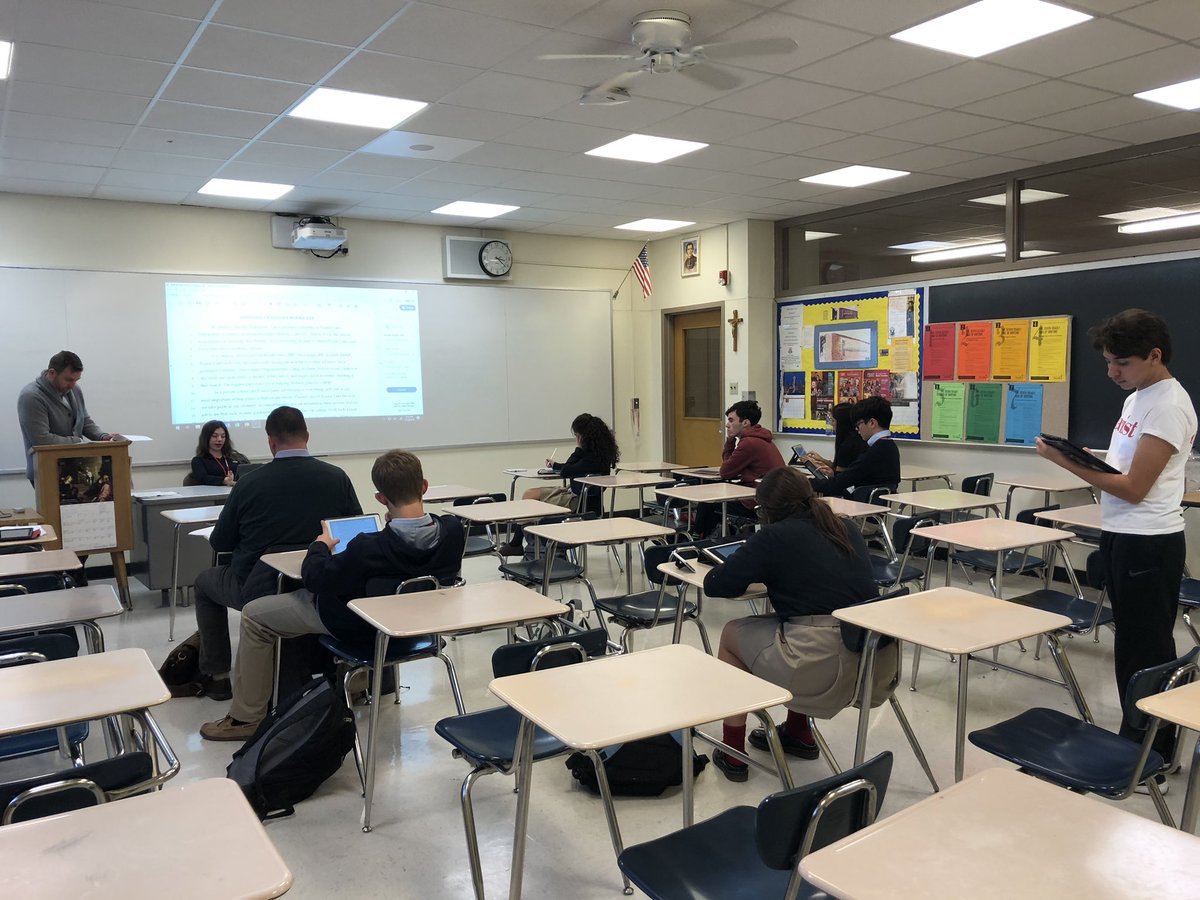MaristMockTrial's tweet photo. Pat Enright ‘94 and Mike Debre ‘99 are teaching students how to conduct direct examinations in a criminal trial. #ExploreLaw #MockTrial https://t.co/iYTS7yVPu1