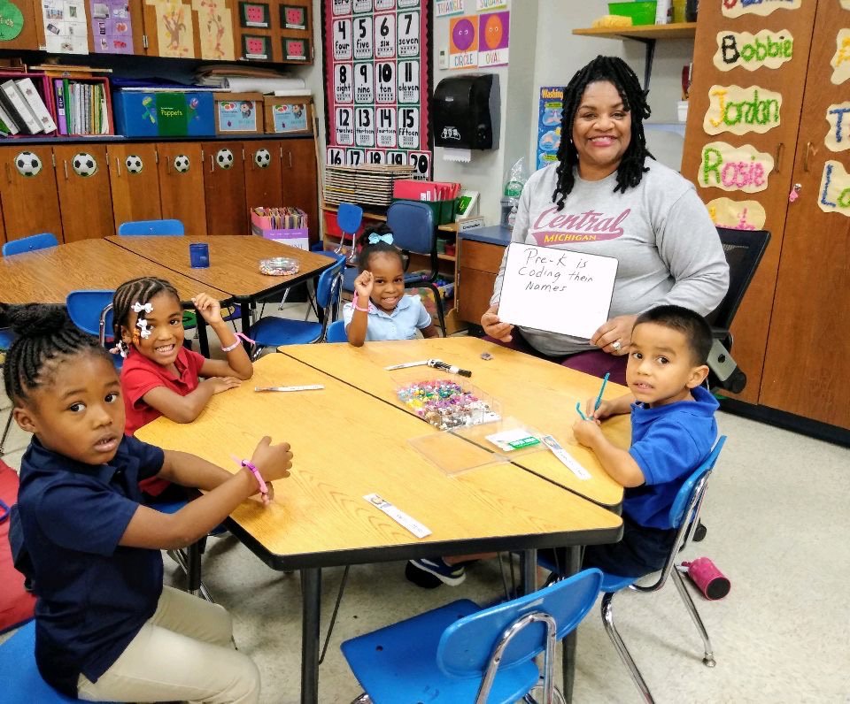 Pre k 4 coding their names @RheLancaste#codinginlisd#hourofcode#codingforchange