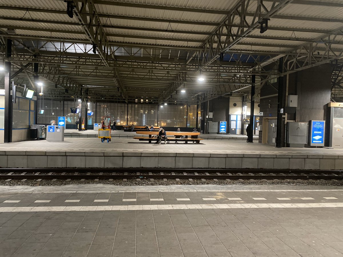 Nu op de terugweg van een discussieavond over landbouw en stikstof #D66Dommelvallei 

Foto van “Station Eindhoven by Night”
