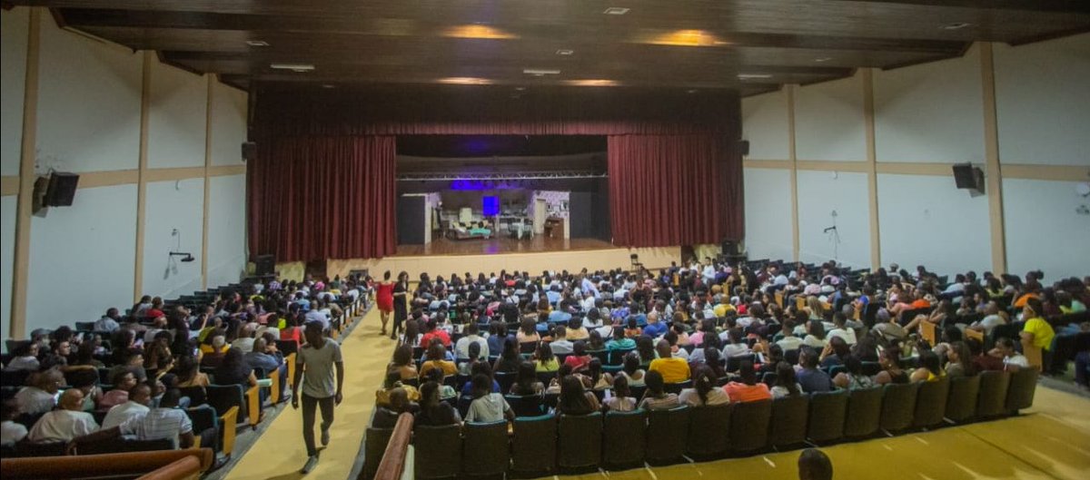 Gracias a los aliados <a href="/TeatroColon/">Teatro Colón</a>, <a href="/uvapasaalsol/">Corporacion Omenka</a>. La @PrensaUTCH, Asinch y al público de Quibdó que asistió de manera masiva a la obra #UvaPasaBajoElSol. #SomosPARte <a href="/USAID_Colombia/">USAID/Colombia</a> @AcdiVocaCol