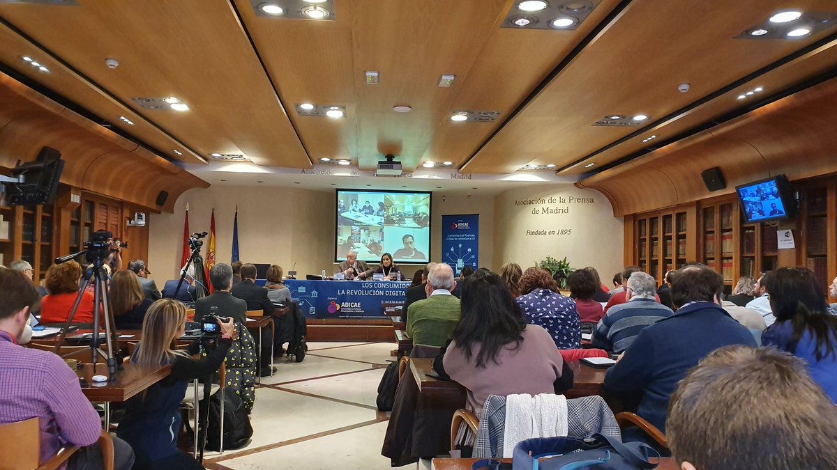AXAopensurance's tweet photo. Muchas gracias a @ADICAE por habernos dado la oportunidad de compartir nuestra experiencia #INSURTECH y cómo la tecnología nos permite ya empezar a actuar de forma cada vez más proactiva y preventiva, proporcionando una protección más continua a las personas #FromPayerToPartner https://t.co/NZHtntBeUP