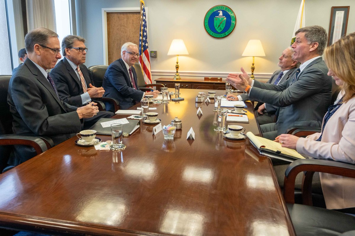 Had a great time catching up with @GovernorGordon this morning. We discussed how Wyoming and @ENERGY will continue to work together on an “all-of-the above” energy strategy to ensure that America remains the world leader in energy production.