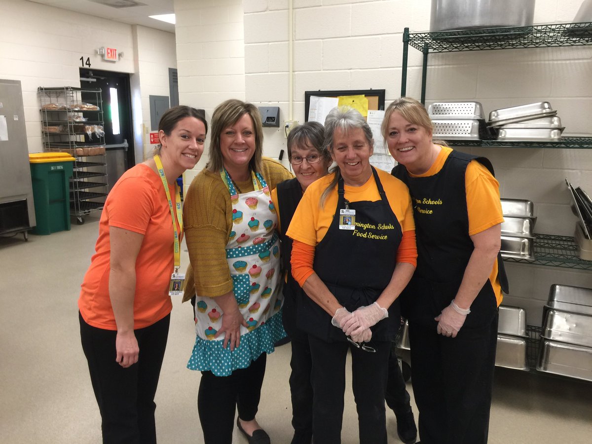 KnightsFoodServ's tweet photo. Check out our Principal Ms. Johnson at Truman Learning Center help serve her students the Thanksgiving Lunch.  #theknightway https://t.co/LZE3Mq3efh